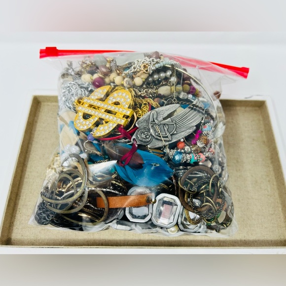 unknown Jewelry - Vintage & Modern Gold & Silver Tone Mixed Metal Scrap/Wearable Jewelry Lot 7.5lb